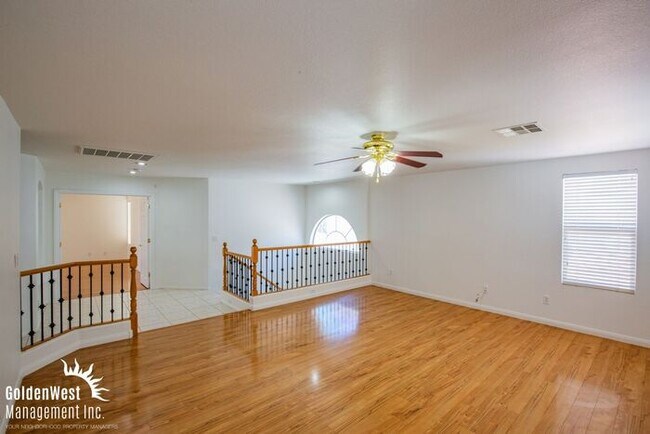 Foto del edificio - Modern & Inviting 4Bdm 2.5Ba Home with Private Pool