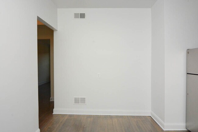 Foto del edificio - 2648 N Milwaukee Ave