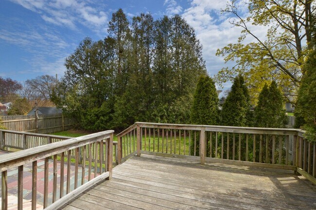 Building Photo - 2518 Acushnet Ave
