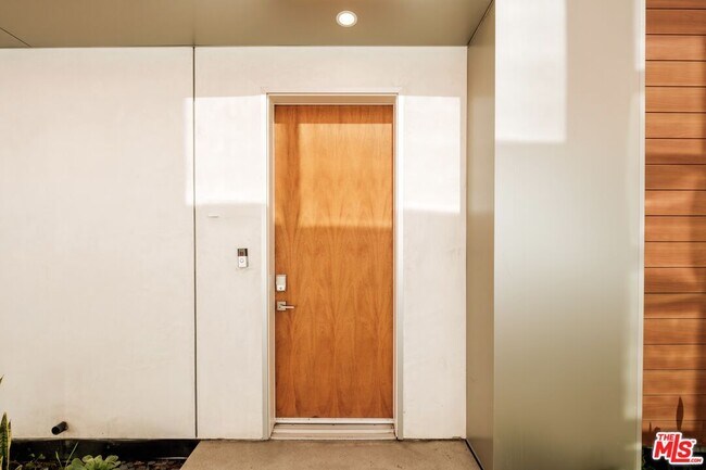 Foto del edificio - 18223 Coastline Dr