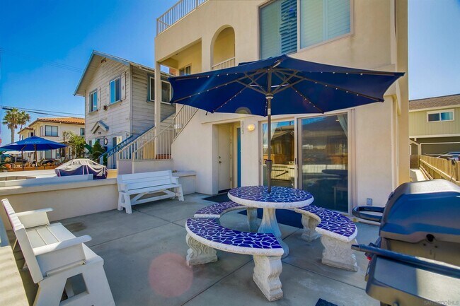 Building Photo - 803 El Carmel Pl