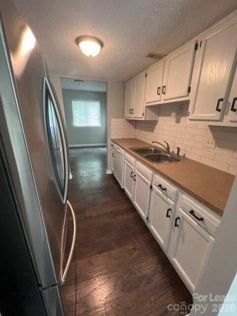 Foto del edificio - 7618 Holly Grove Ct