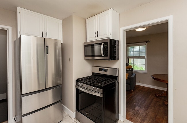 Kitchen - 2031 Friley Rd