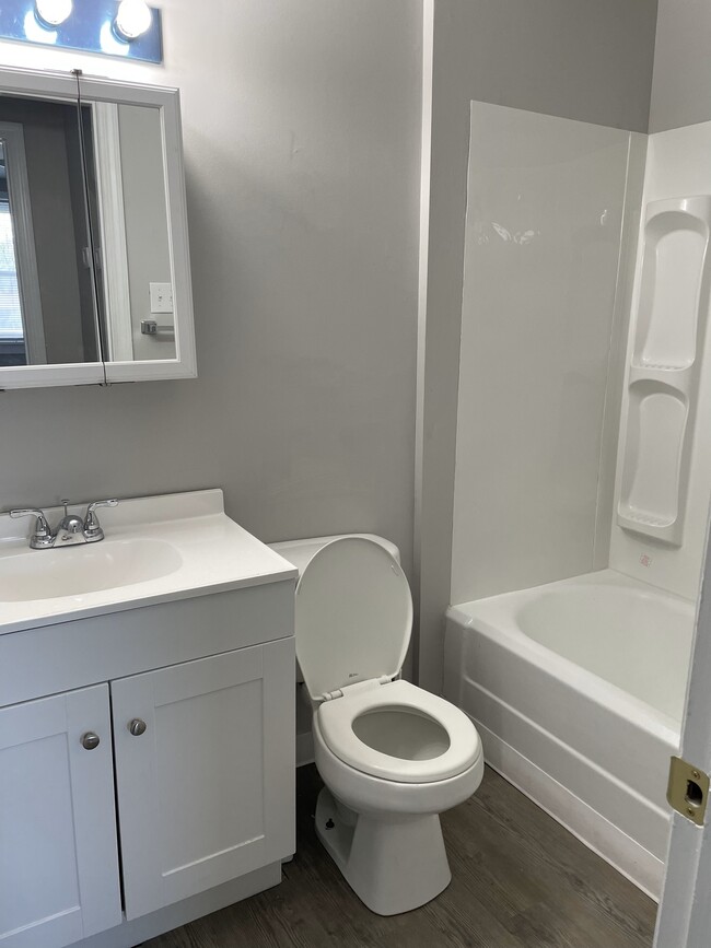 Bathroom - Main - 1237 Euclid Ave