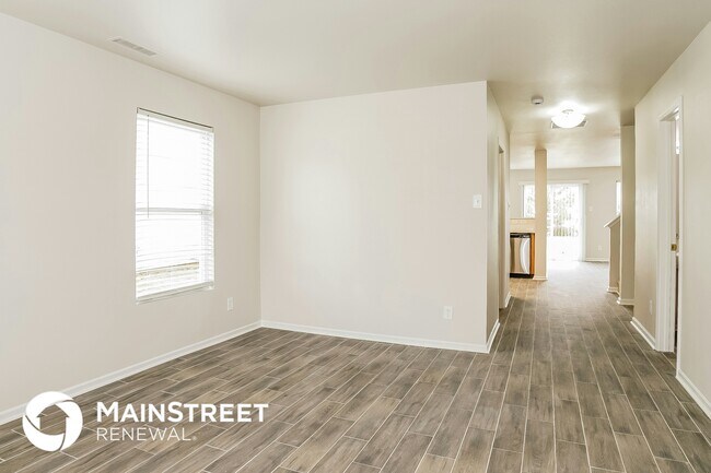 Foto del edificio - 748 Runningbrook Ln