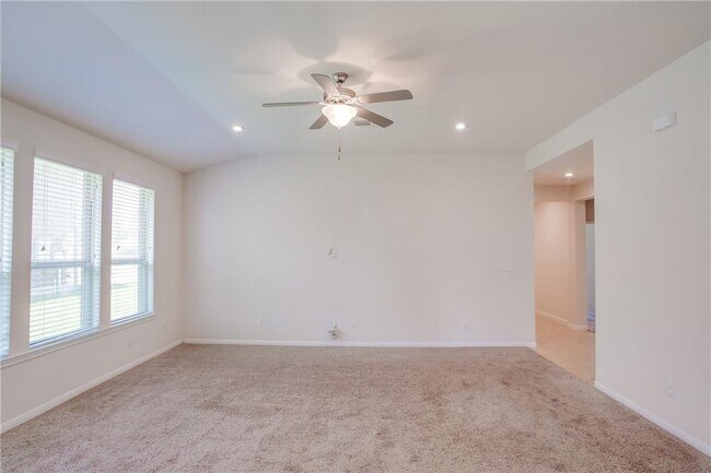 Foto del edificio - 2219 Land Grant Way