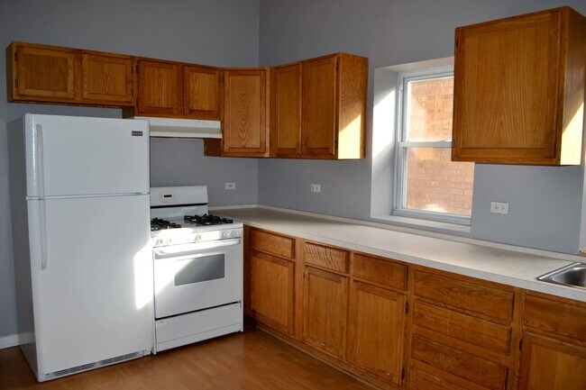 Building Photo - 3443 S Union Ave