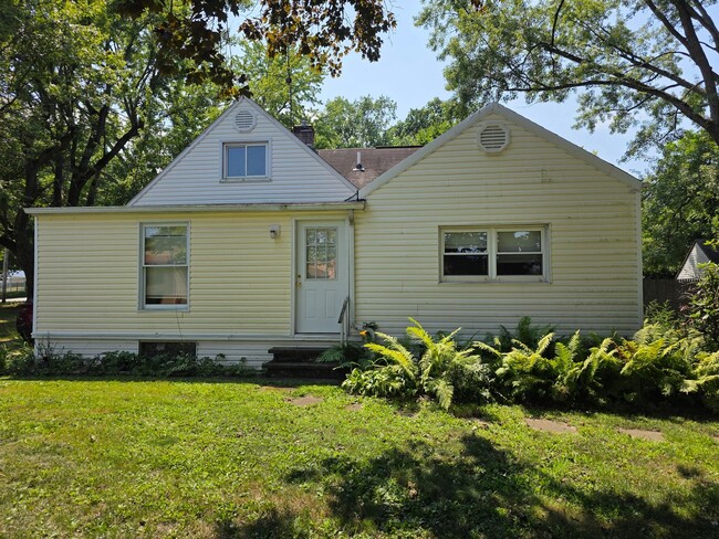 Building Photo - 2164 Penguin Ave