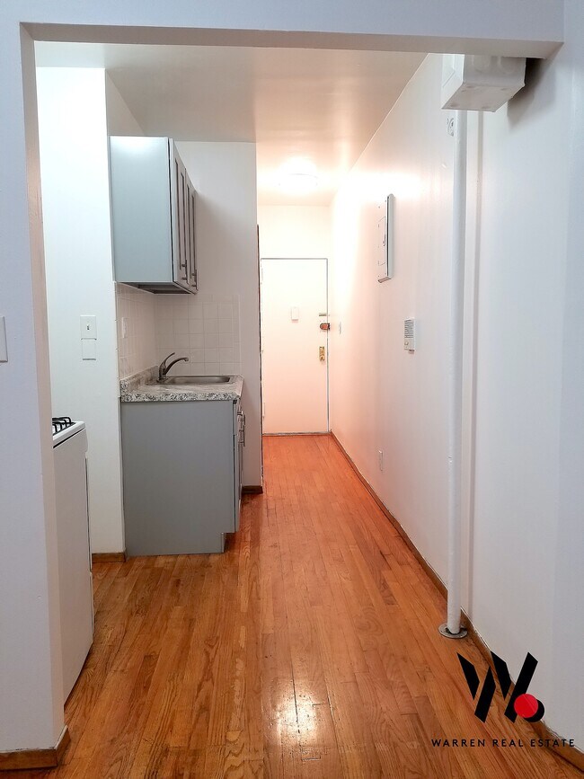 Building Photo - Sunny 2 Bed | East 7th Street, East Village