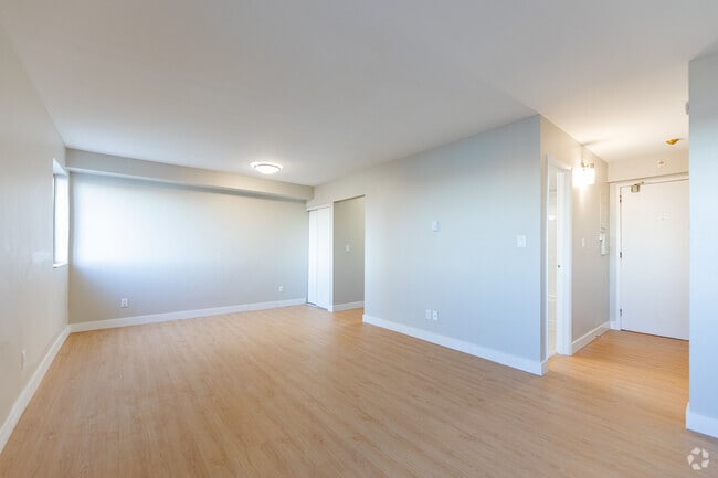 Studio - 470 pi² - Salon - Riverside Tower