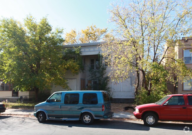 Building Photo - 3824 Chicago Ave