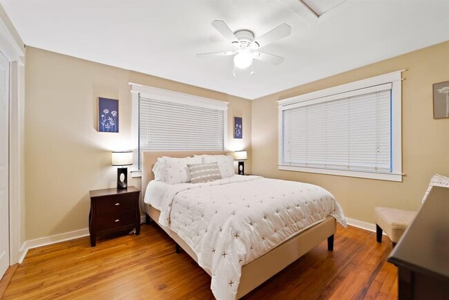 Foto del edificio - 5614 Shoalwood Ave