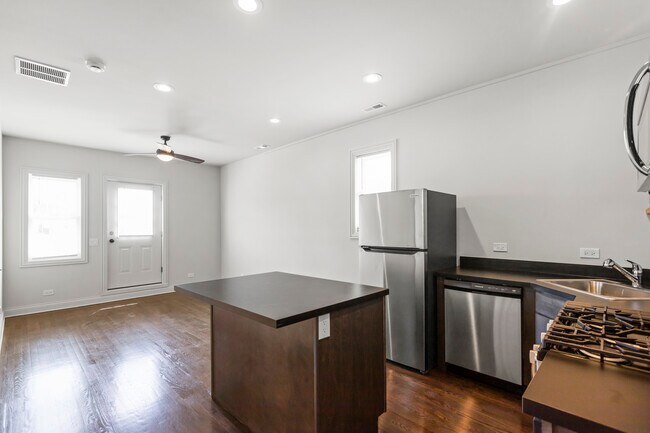 Foto del edificio - 3123 N California Ave