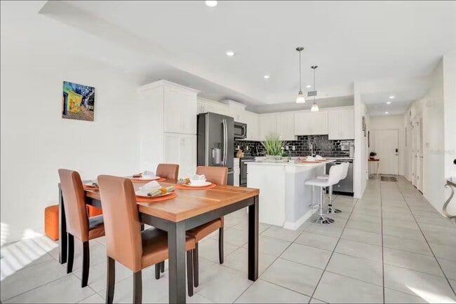 Foto del edificio - 4751 Clock Tower Dr