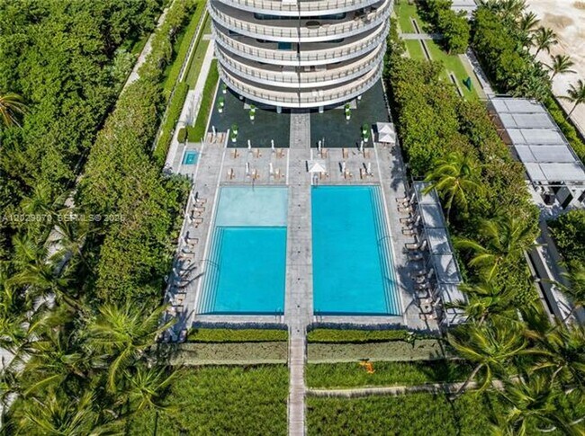 Foto del edificio - 8701 Collins Ave