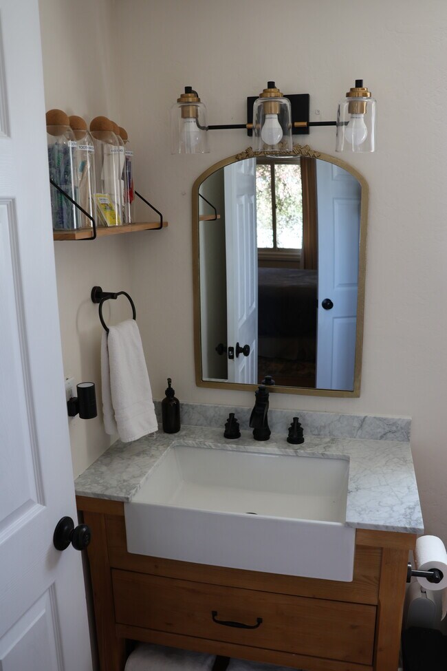 Bath Vanity - 178 W Coolidge St