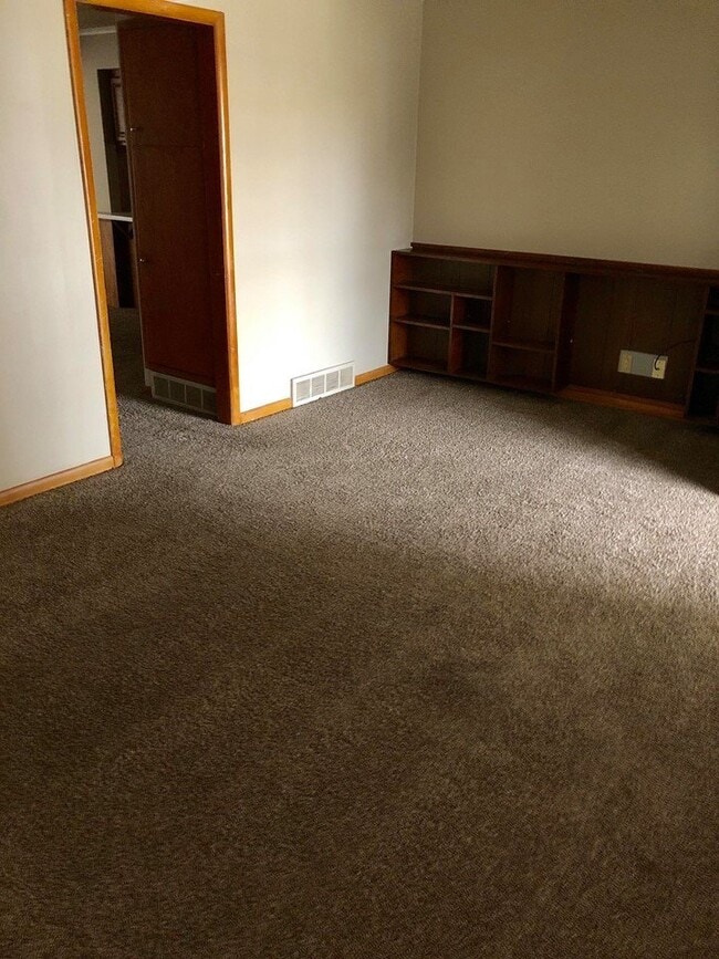 Building Photo - Super Clean and Nice!