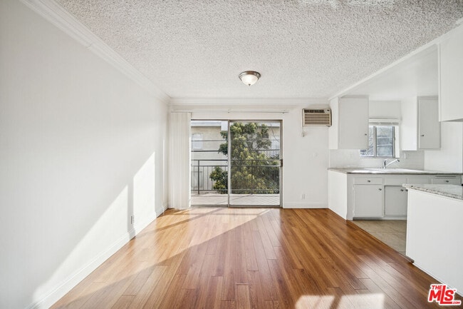 Foto del edificio - 7548 Hampton Ave