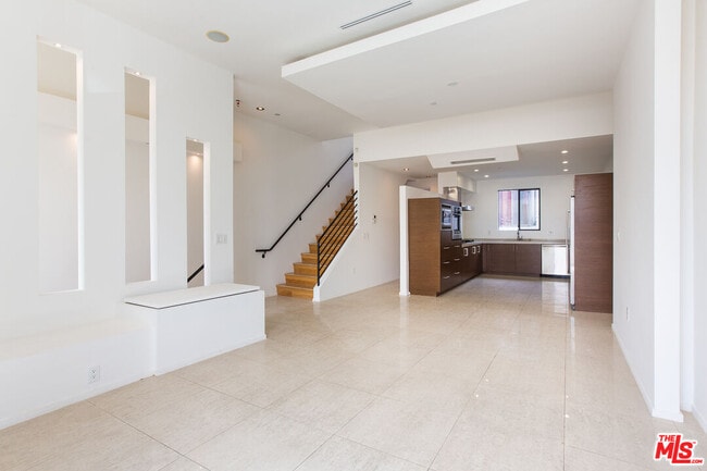 Foto del edificio - 8639 Whitworth Dr