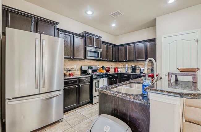 Building Photo - 7413 Red Cedar Dr