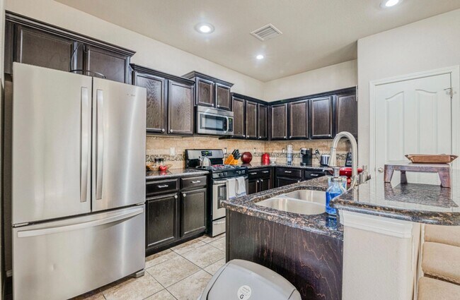 Building Photo - Westside area for Short or Long Term Rental (Completely Furnished) Beautiful 3 bed/2.5 baths plus...