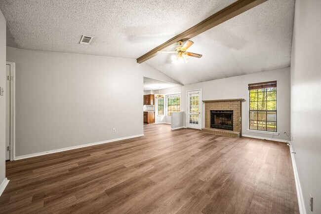 Building Photo - 81 Oak Forest Loop