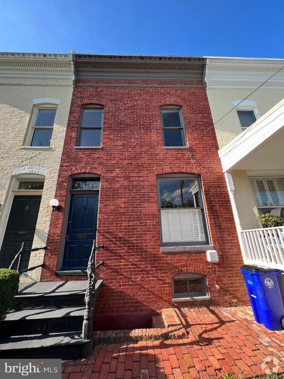 Building Photo - 103 E 7th St