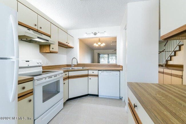 Building Photo - 2132 Sea Hawk Dr
