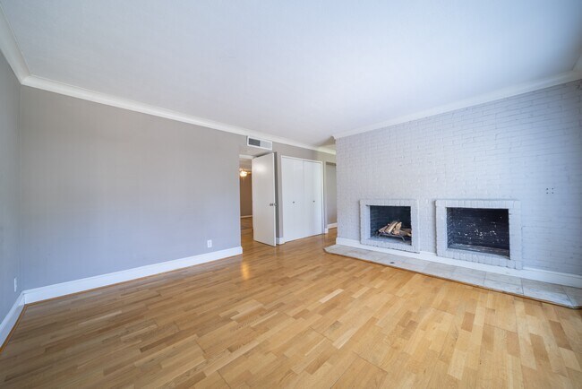 Foto del edificio - 5932 Sandhurst Ln