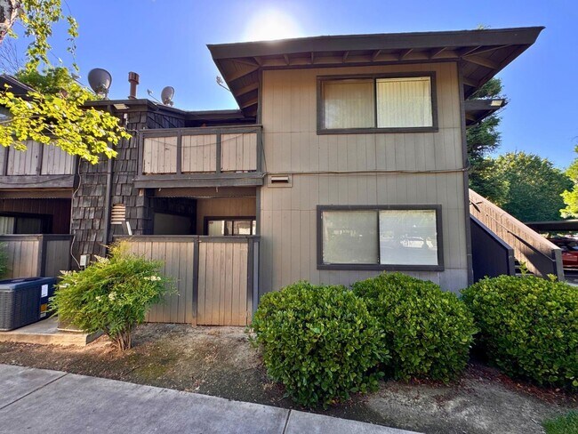 Foto del edificio - 1190 S Winery Ave
