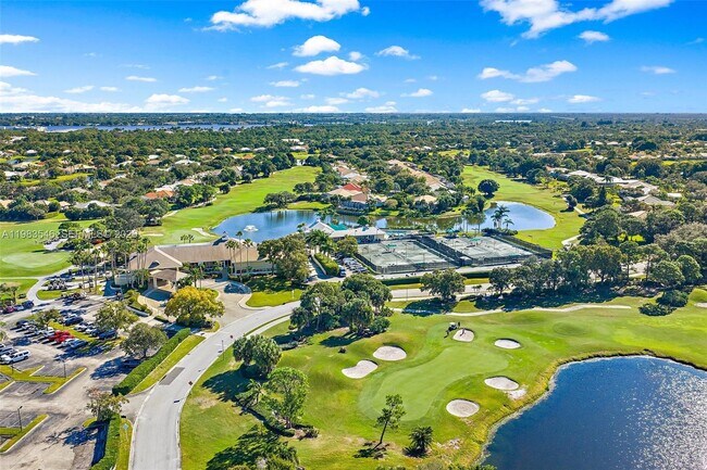 Building Photo - 1832 SW Willowbend Ln