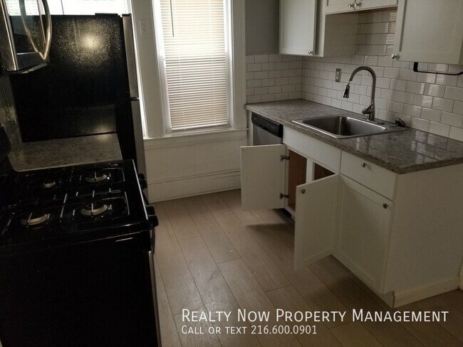 Foto del edificio - 11871 Lake Ave