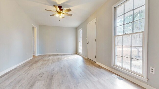 Building Photo - Updated 3 Bedroom, 1 Bath Home in Spring L...