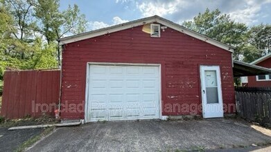 Building Photo - 1210 Farmington Ave