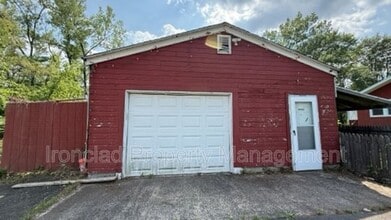 Building Photo - 1210 Farmington Ave