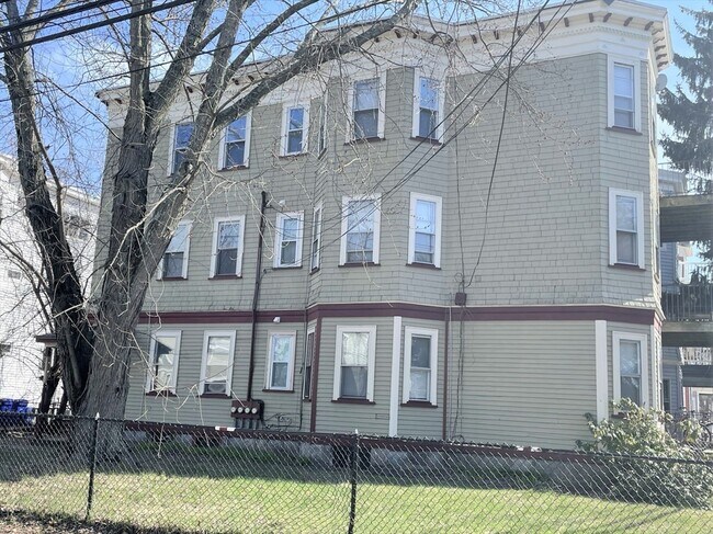 Building Photo - 10 Athol St