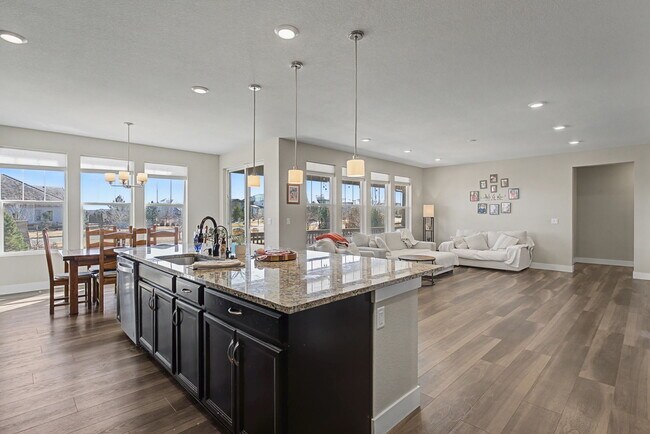 Foto del edificio - 2102 Summerlin Ln