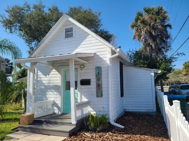 Foto del edificio - 1 bedroom Historic Cottage half Block from Canal