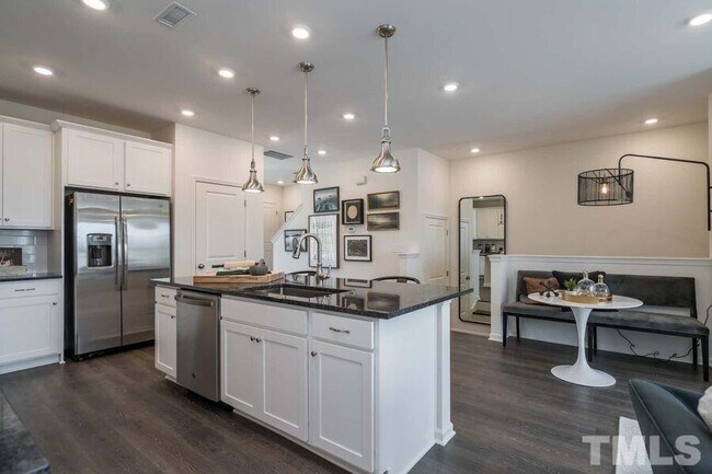 Building Photo - 1117 Commack Dr