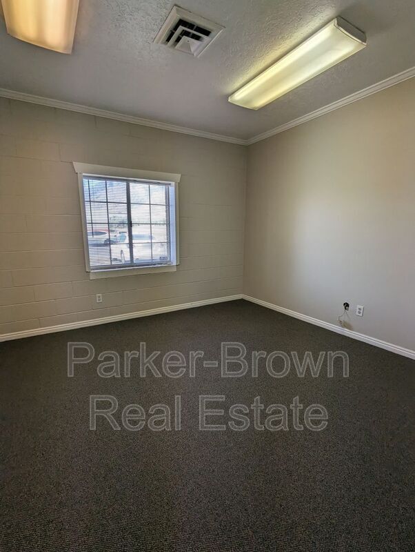 Building Photo - 1190n Spring Creek Pl