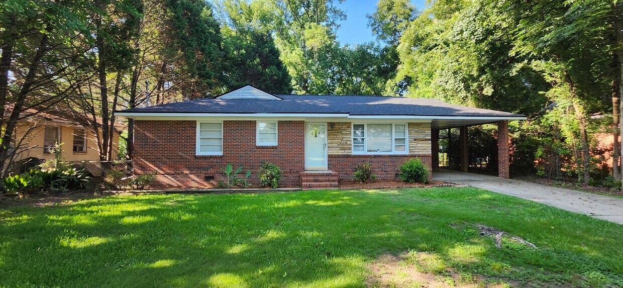Primary Photo - 3 bedroom home near base
