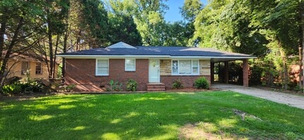Building Photo - 2752 Hawthorne Dr