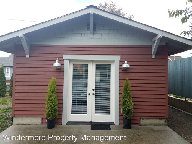 Building Photo - Studio, 1 bath House - 600 NE Hostmark Str...