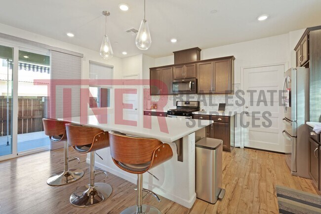 Foto del edificio - Welcome to this stunning 4-bedroom, 2.5-ba...