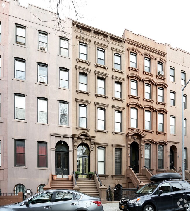 Foto del edificio - 584 Henry St