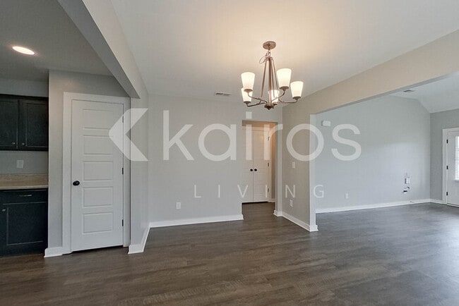 Building Photo - 855 Maple Trce