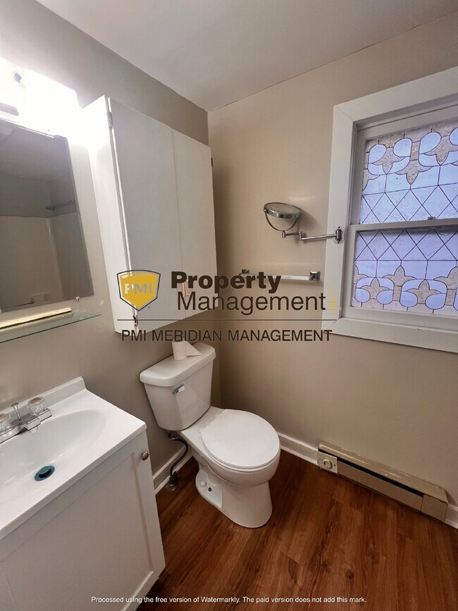 Building Photo - Cozy and Charming 1 Bed Duplex in Greenfie...