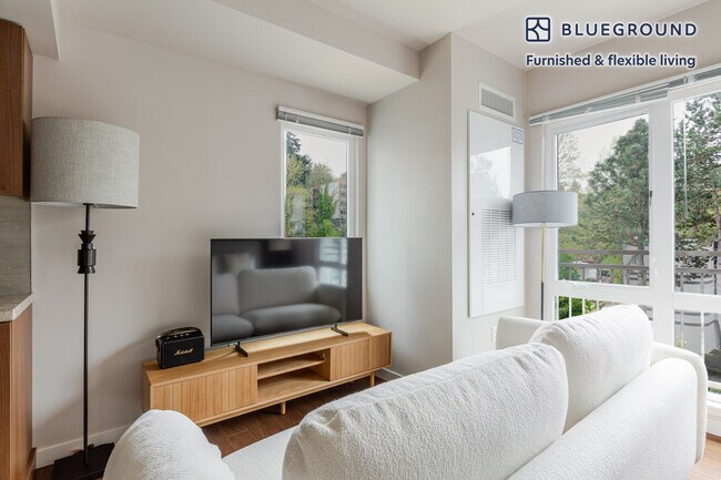 Foto del edificio - 10333 Main St