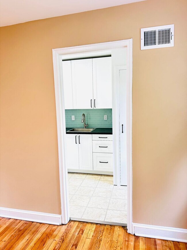 Foto del edificio - 8804 Bradford Rd