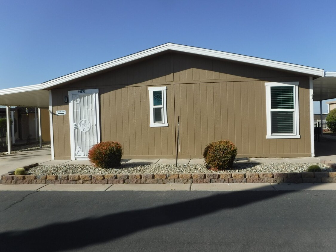 Foto principal - 2 bdrm-2ba manufactured home in San Tan Va...